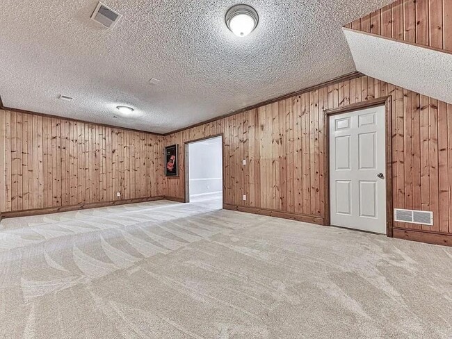 Building Photo - 2189 Chartwell Dr