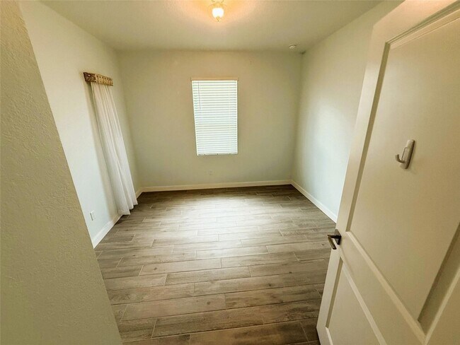Building Photo - 1704 NE White Pine Terrace