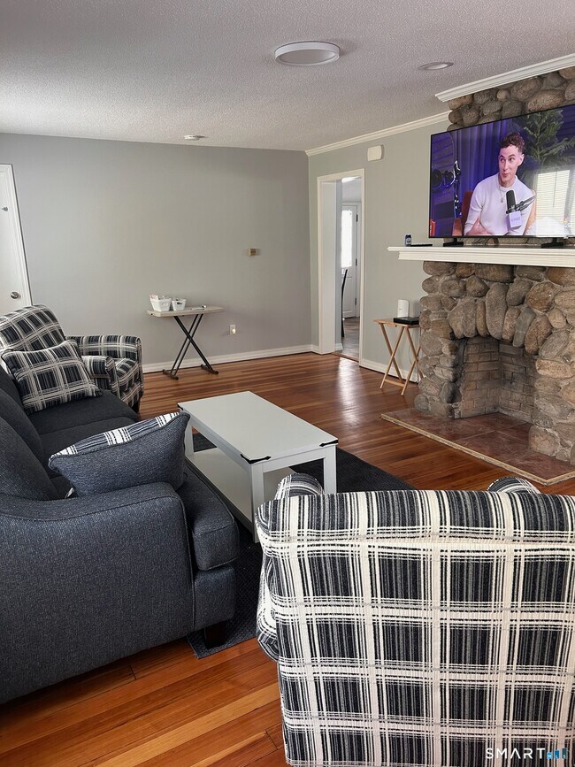 Building Photo - 22 Indianola Rd