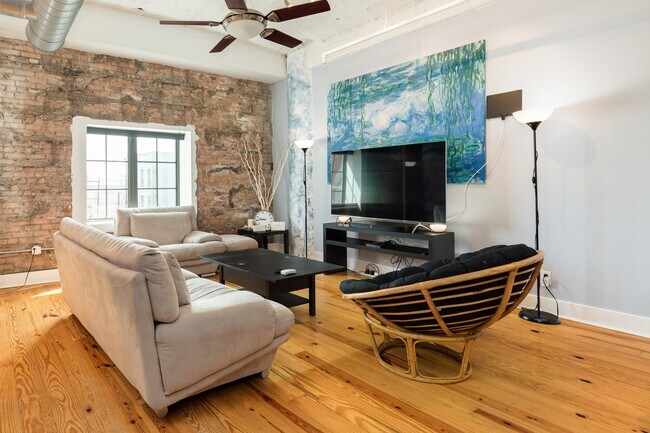 Building Photo - 104 Moody Ave