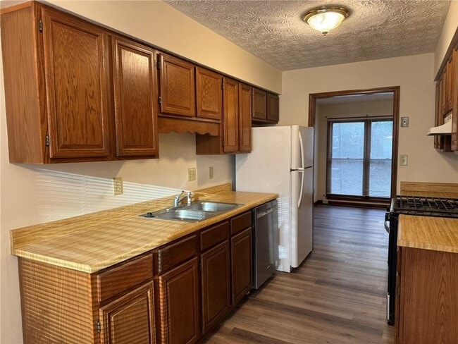 Building Photo - 1105 Booth Ct SW