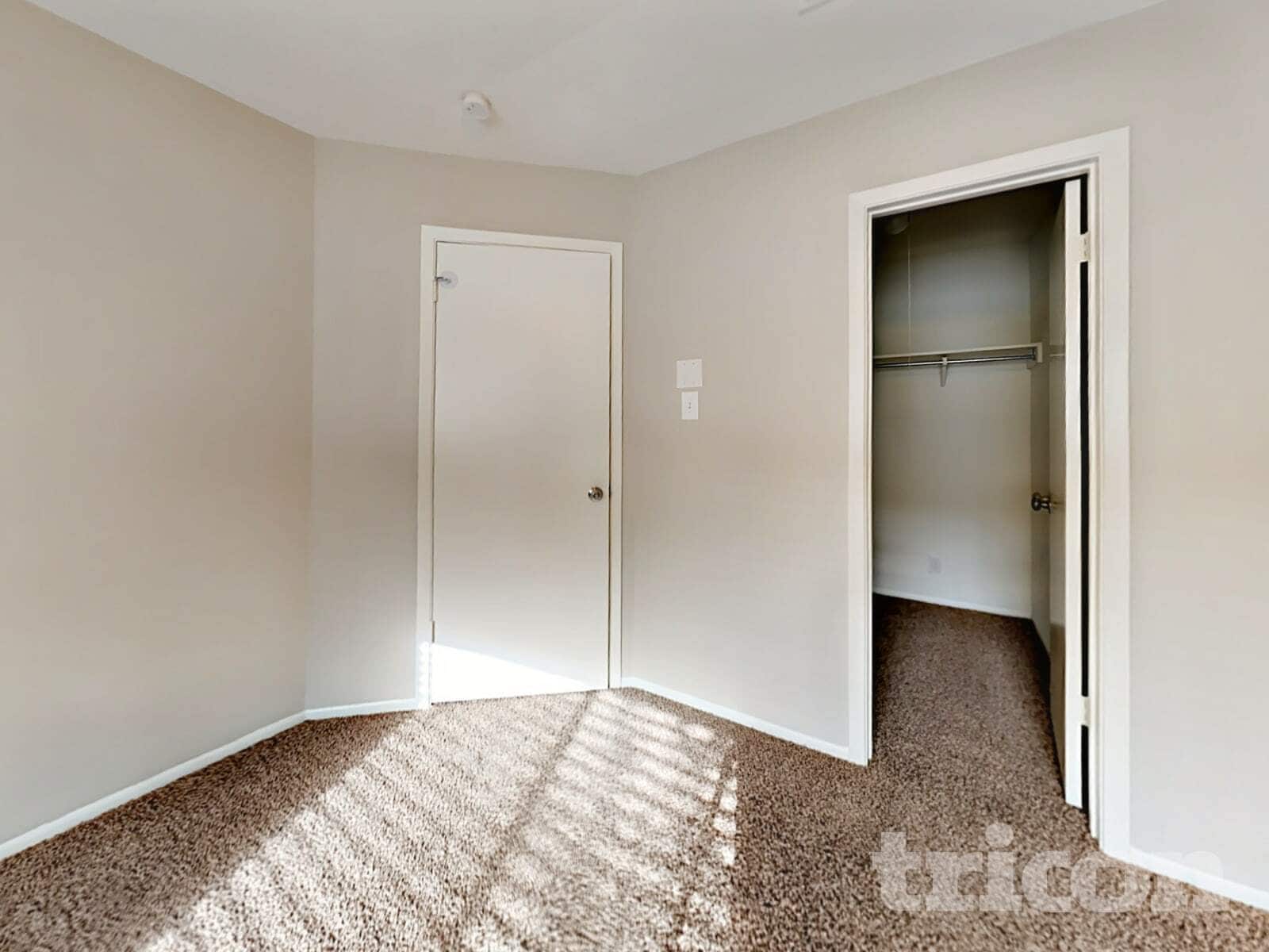 Building Photo - 7606 Chatsworth