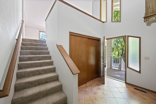 Building Photo - Hard to find 5 bedroom home in Tamoshan ne...
