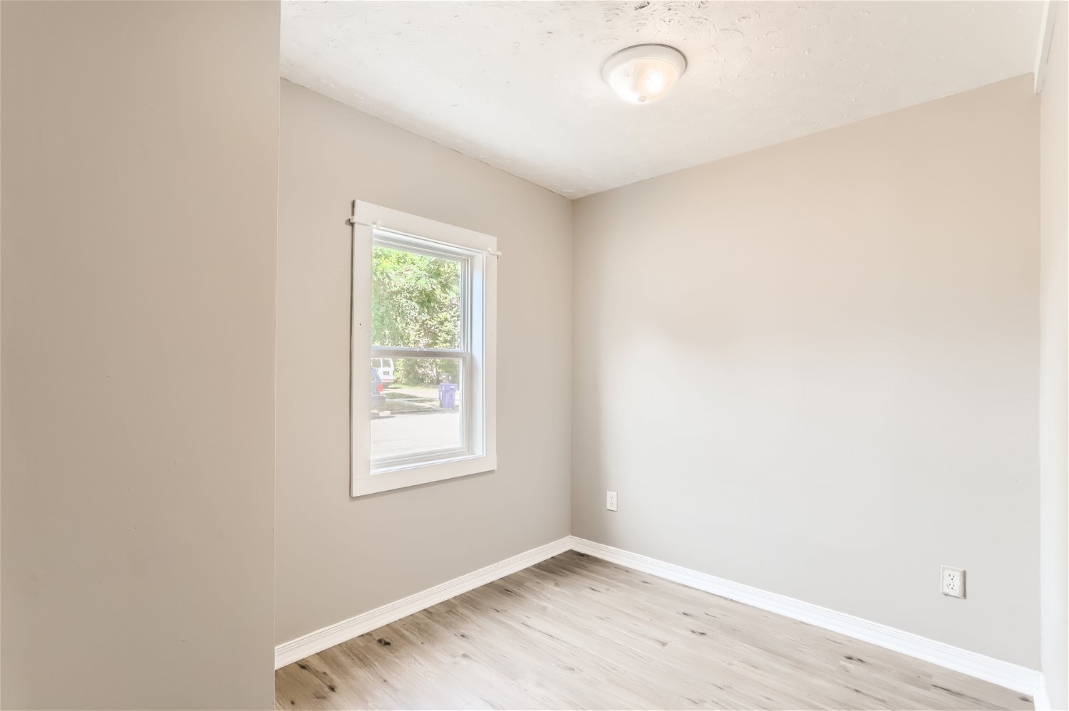 Building Photo - 568 N Farrington St
