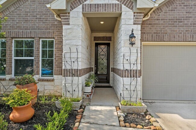 Building Photo - 2185 Woodland Pine Dr