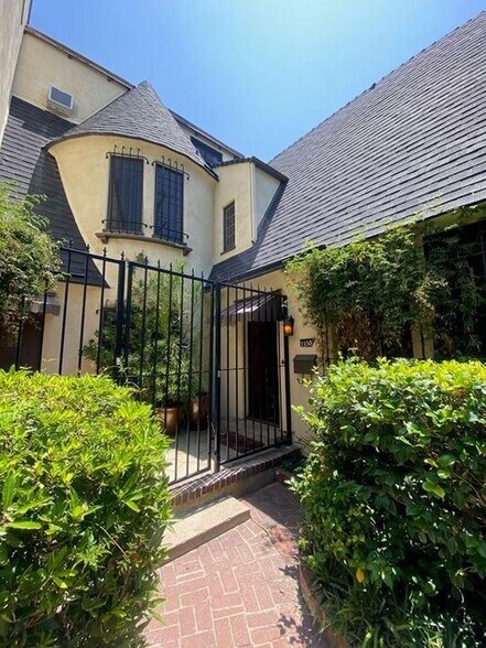 Building Photo - 1150 N Curson Ave