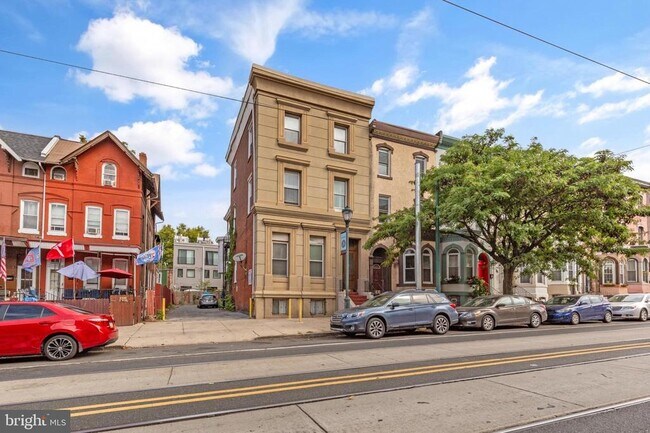 Building Photo - 3017 W Girard Ave
