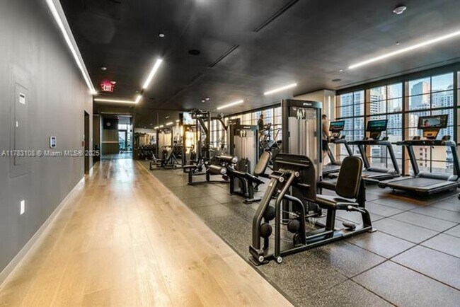 Building Photo - 601 NE 1st Ave