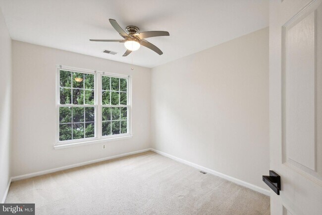 Building Photo - 15514 Port Washington Ct