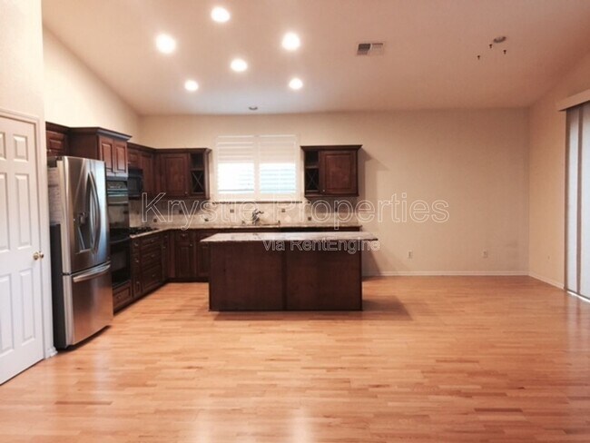 Building Photo - 510 Pyramid Ct