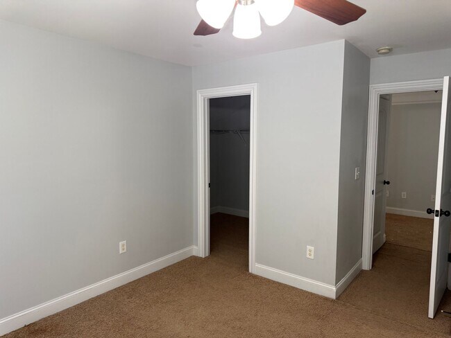 Building Photo - 4BR home close to downtown Watkinsville
