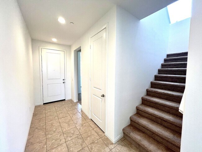 Building Photo - Brand-New 5-Bedroom, 3-Bath Single Family Home for Lease in Ontario with Solar Panels