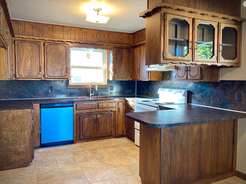 Building Photo - 612 W Matthews St