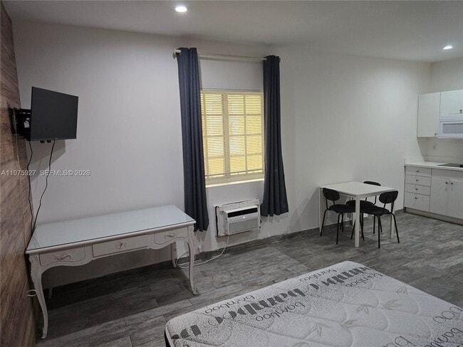 Building Photo - 1345 Pennsylvania Ave