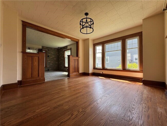 Building Photo - 129 Oakwood Ave