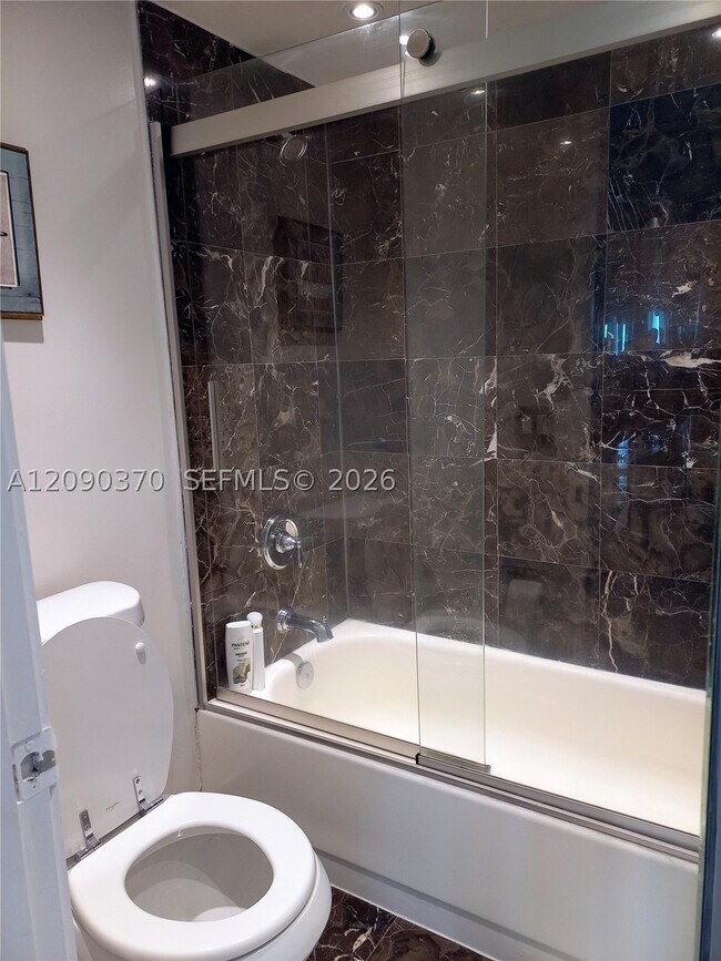Building Photo - 3701 N Country Club Dr