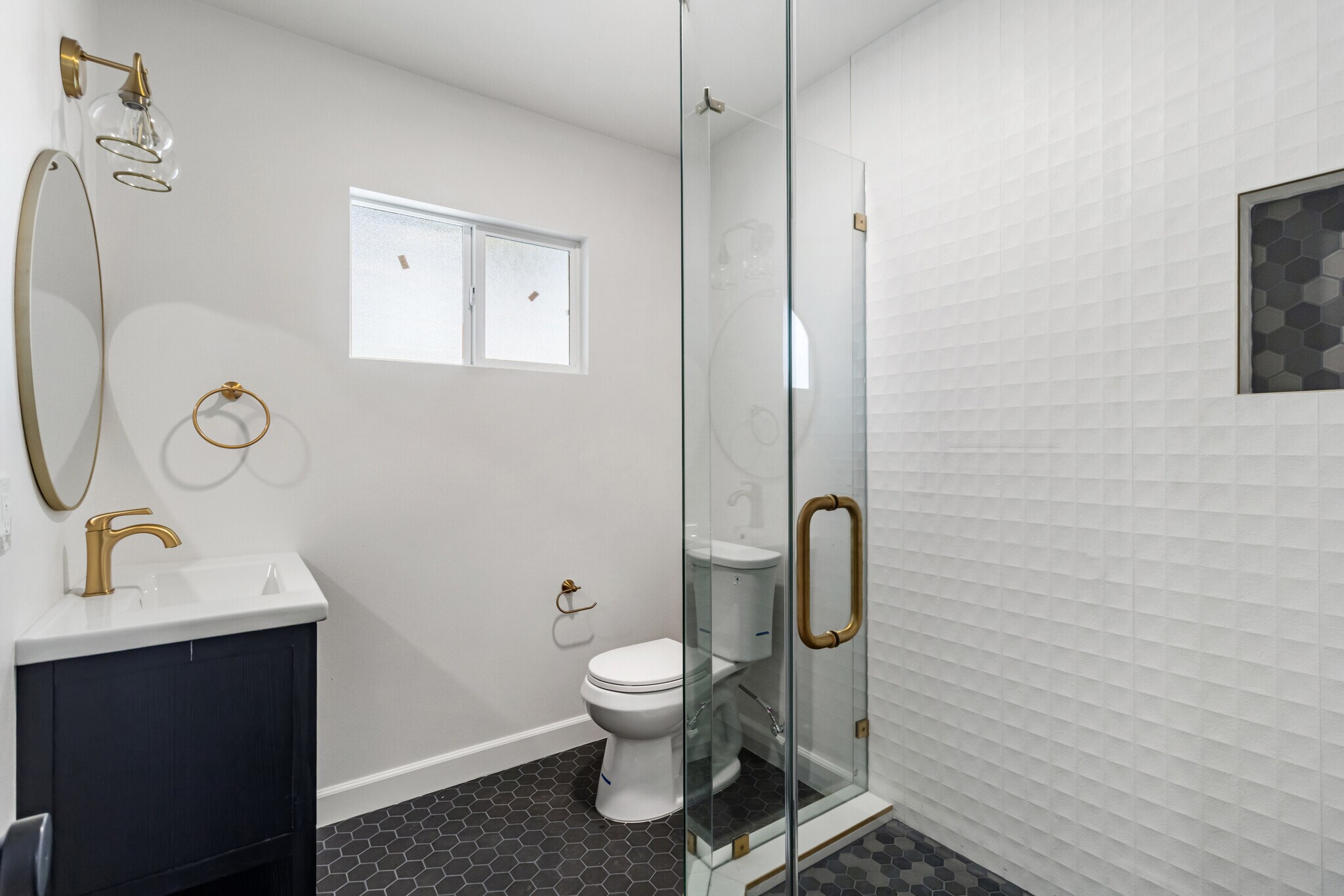 Building Photo - 15836 Chatsworth St