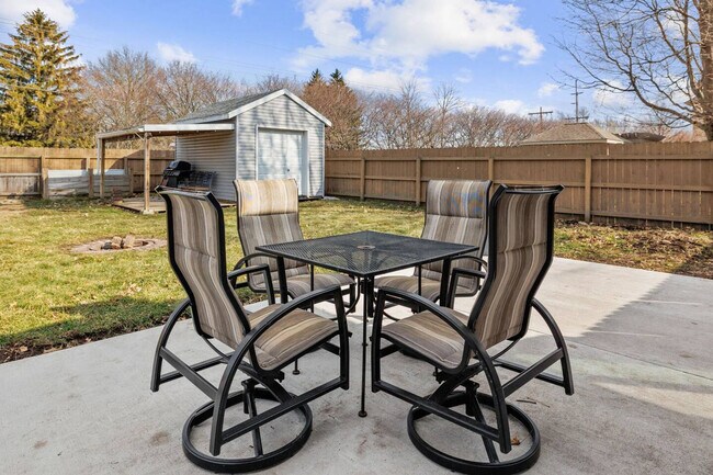 Building Photo - 104 Willow Bend Dr