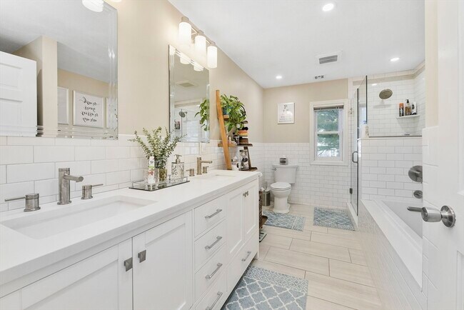 Building Photo - 1045 Washington St