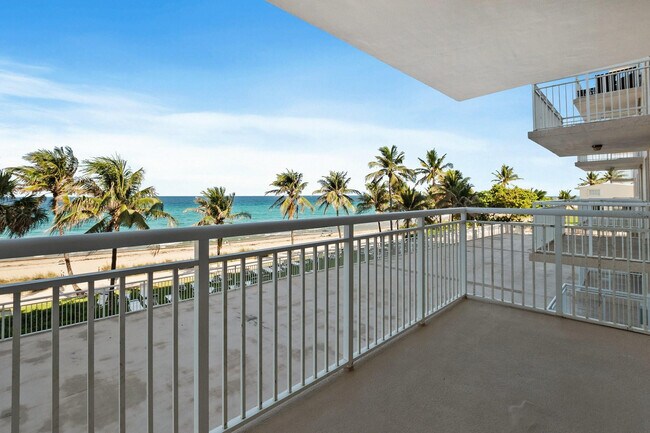 Building Photo - 1051 Hillsboro Mile