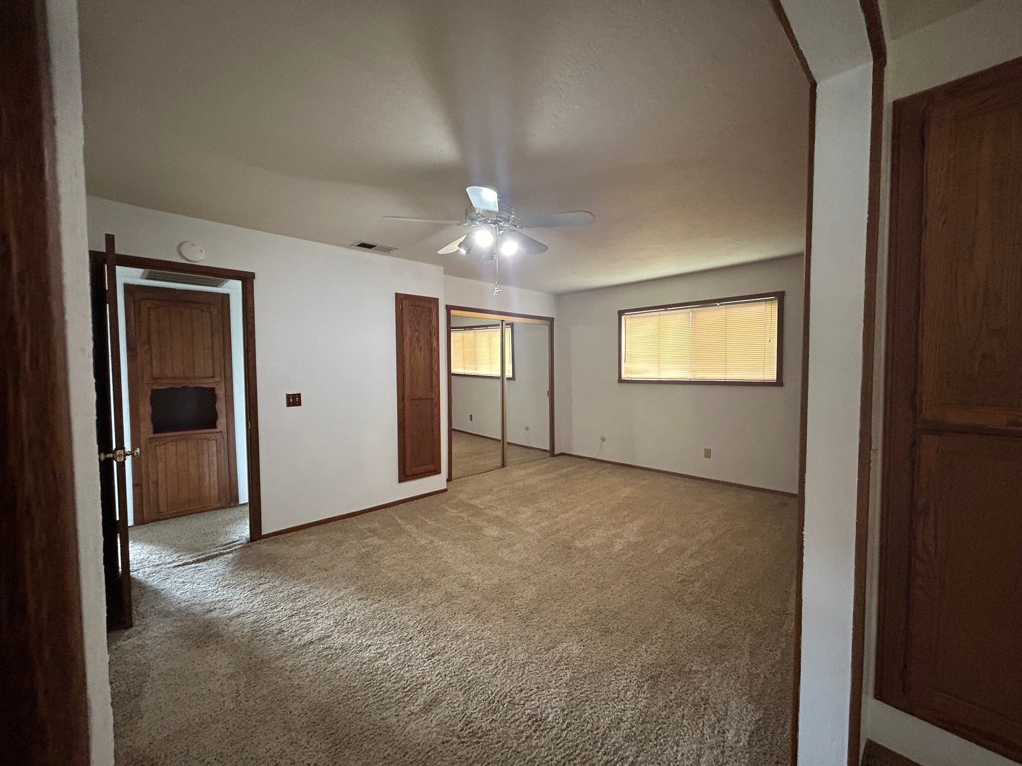 Master bedroom - 16280 Cattle Dr