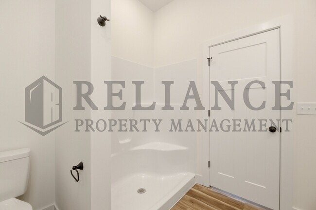 Building Photo - 613 Elmwood St