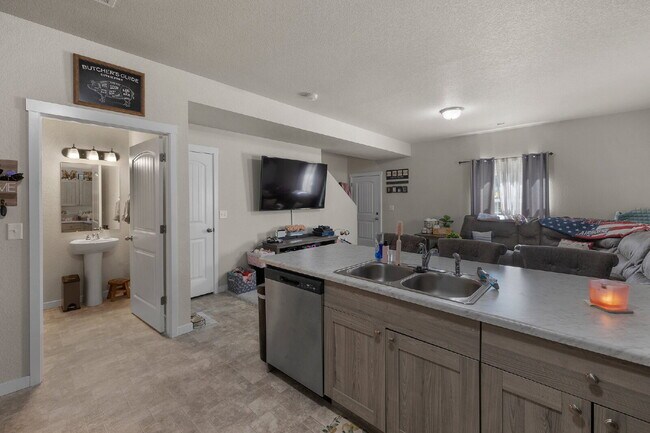 Building Photo - Modern 3 Bed Townhome with Garage – Water ...