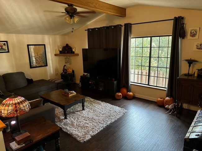 Building Photo - 12061 Pleasant Way