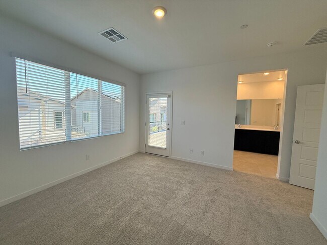 Building Photo - Brand new, never-lived-in Lennar corner end-unit townhome offering exceptional natural light thro...