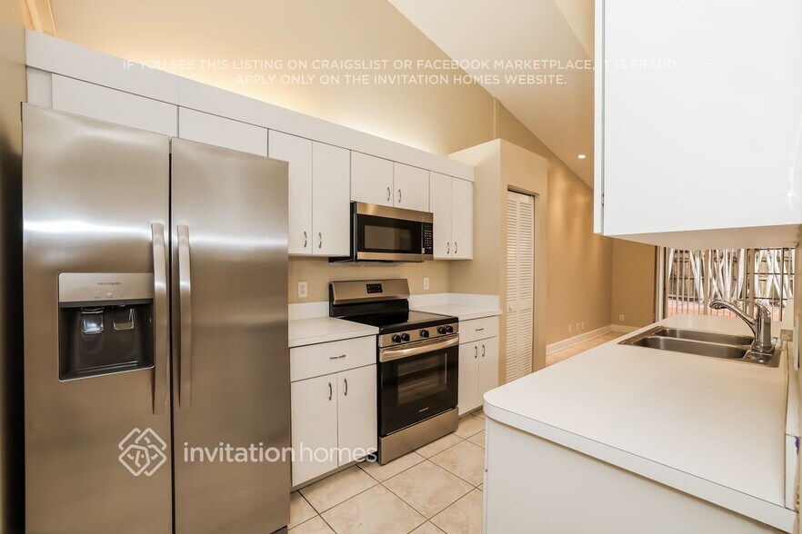 Building Photo - 6067 Ungerer St