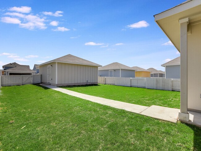 Building Photo - 3 BR/2 BA - 1437 SF in KYLE - Casseta Ranch!