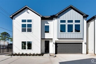 Building Photo - 2915 Sherwood Grn Ln