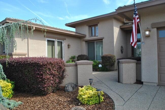 Building Photo - Gorgeous Upgraded Sun City Lincoln Hills Home