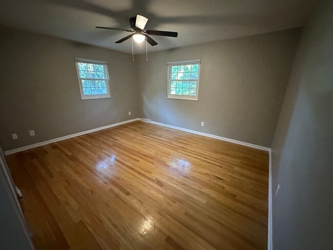 Building Photo - Stunning Single Family Home in “The Knolls”