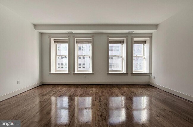 Building Photo - 515 9th St NW