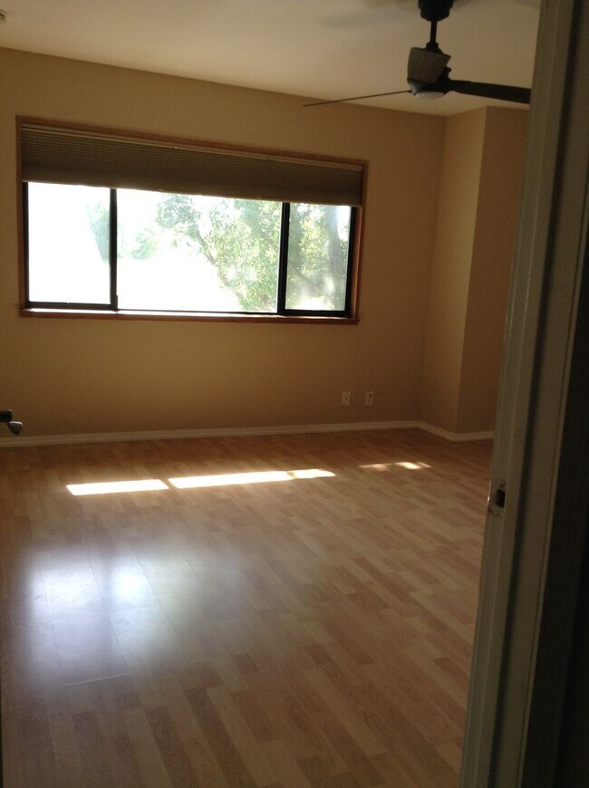 Building Photo - Stunning Townhouse on Mission Boulevard of Fremont