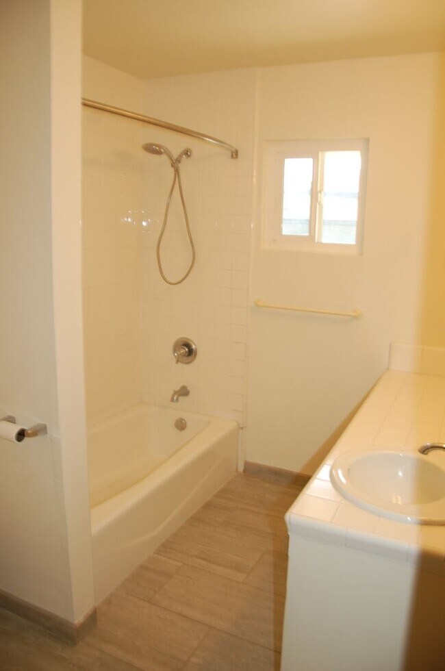 Building Photo - 092