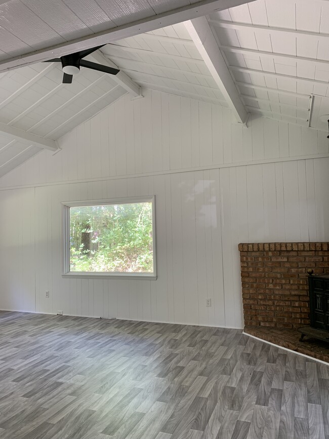 Building Photo - 4472 Brott Rd