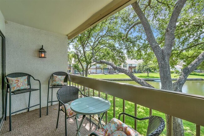 Building Photo - 12100 Melville Dr