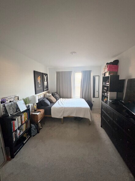 Building Photo - 8593 Daybreak St