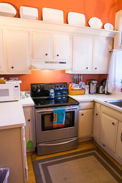 Kitchen - W379N5686 N Lake Rd