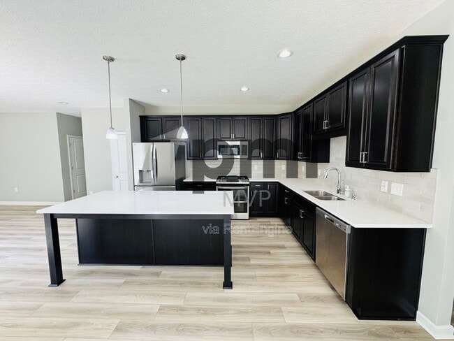 Building Photo - 5749 Shadowfair Ln