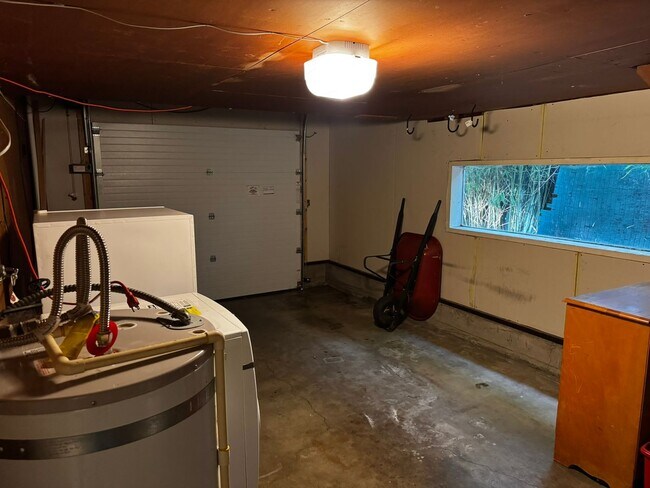 Building Photo - Stylish Updated 3-Bedroom Home in Desirable South Eugene