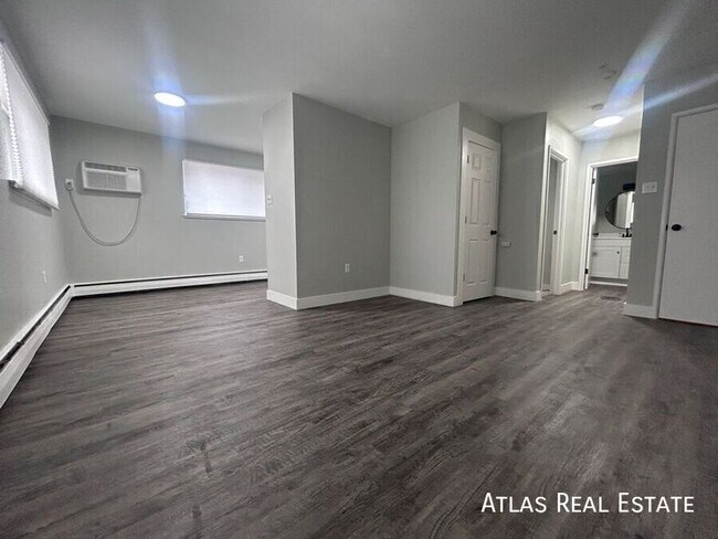 Building Photo - 551 S Fairfax St