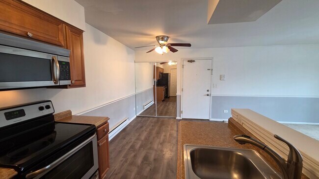 Building Photo - 627 S Virginia Rd