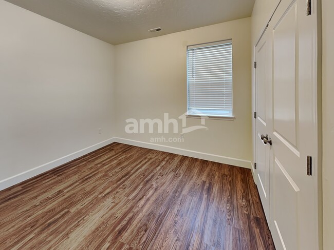 Building Photo - 245 E Sicily Dr