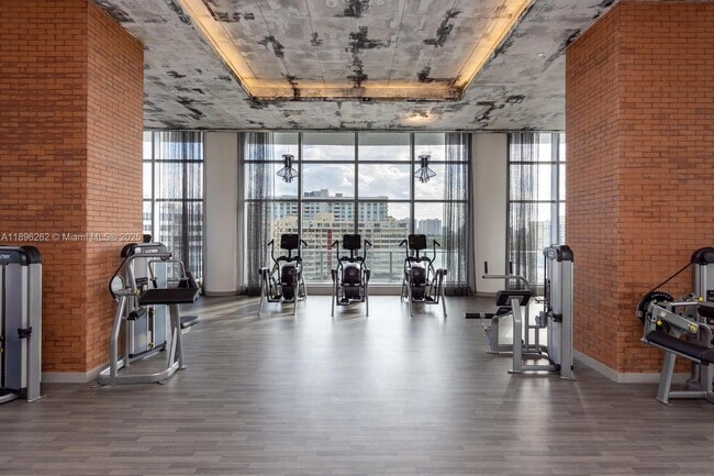 Building Photo - 4010 S Ocean Dr