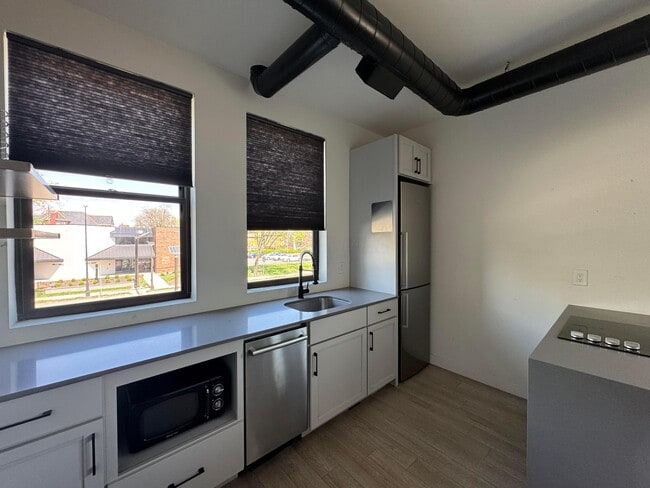 Building Photo - 973 E Broad St