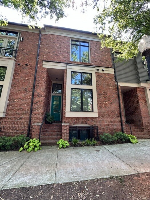 Primary Photo - 3 Bed 3.5 Bath Townhome in NODA
