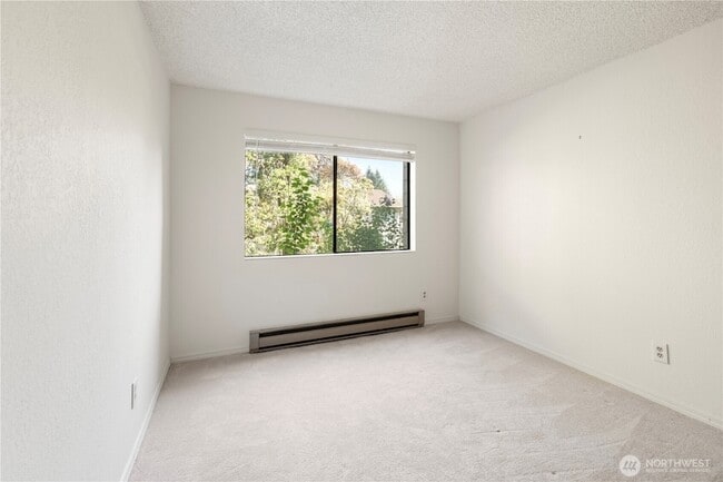 Building Photo - 14629 NE 35th St